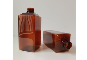 Flacon carré en plastique ambré de 550 ml - Révèle son objectif et ses caractéristiques